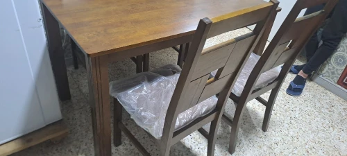Table de salle a manger + 04 chaises