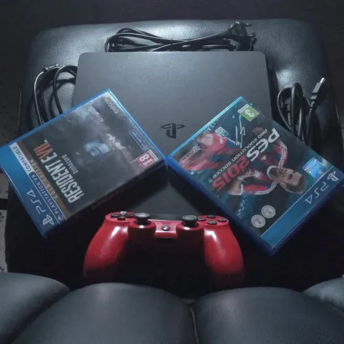 ! بحالة ممتازة / فرصة لا تعوّض لعشاق الألعاب PS4 Slim