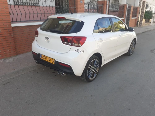 Kia Rio 5 portes 2018 Funny Facelift 