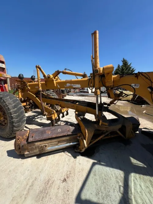 niveleuse komatsu appelez ce numéro 