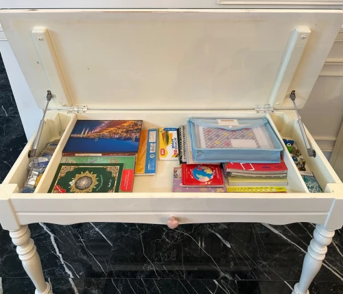 Un très jolie bureau ouvrant