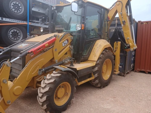 CATERPILLAR Retrochargeurs CAT® 426 et CAT® 428 2026