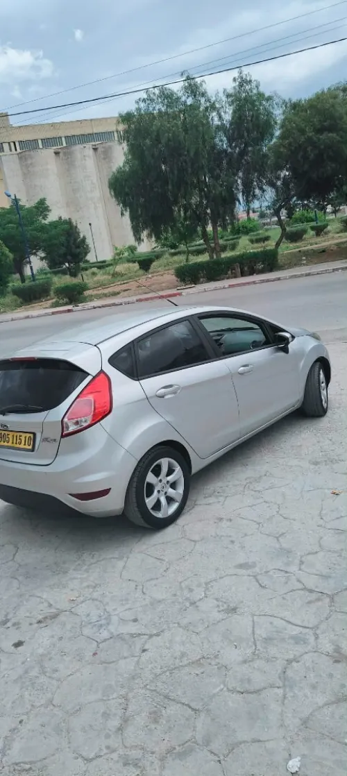 Ford Fiesta 2015 1.6 HDI 92