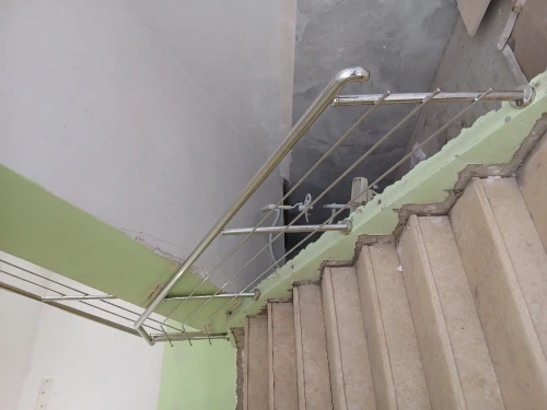 _fourniture et pose rampes escalier en inox
