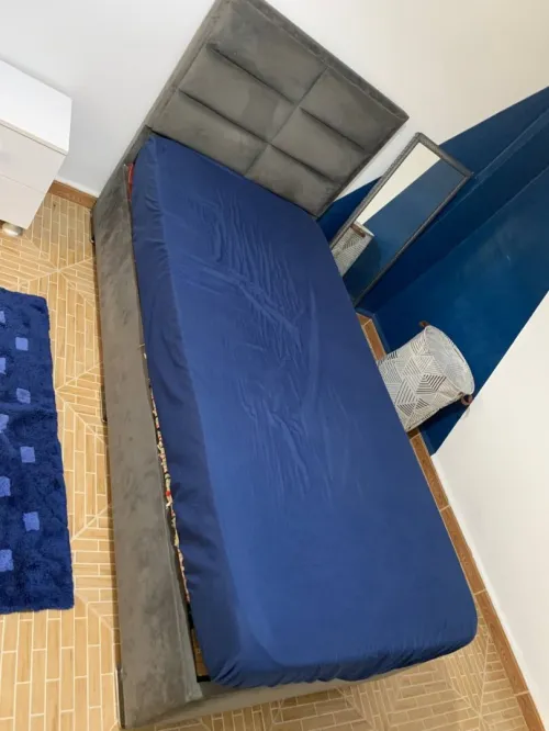 Lit capitonné (semi coffret) avec matelas D30 20 cm