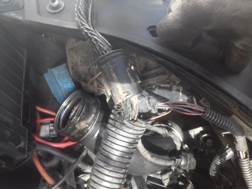 Électricien automobile كهرباء السيارات