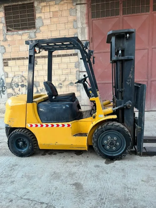 Location clark 3t 7t 10 t 12t 15t locatione cmark electrique