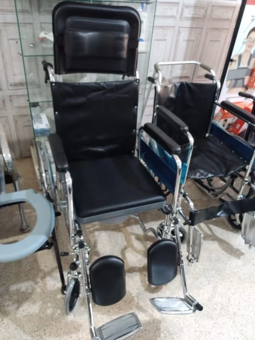 Fauteuil Roulant & lit garde robe 