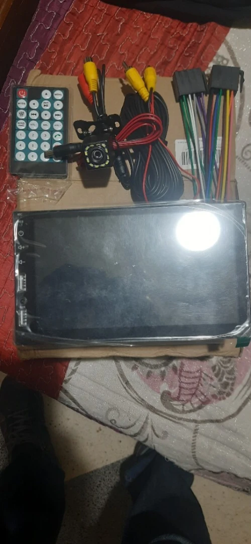 Ecran tactile 7" HD marque acodo, jamaiq utulisé,avec camera, télécommande et convertisseur.