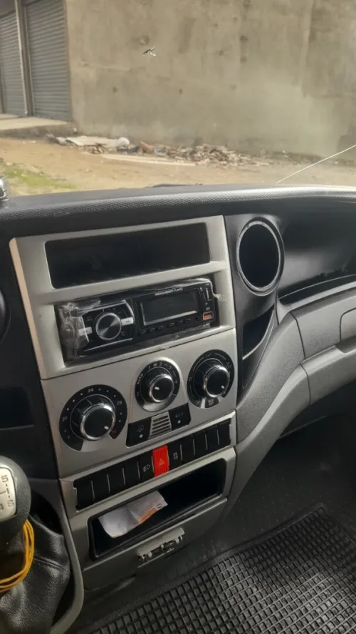 Location fourgon Iveco sans chauffeur équipé caisse conteneur
