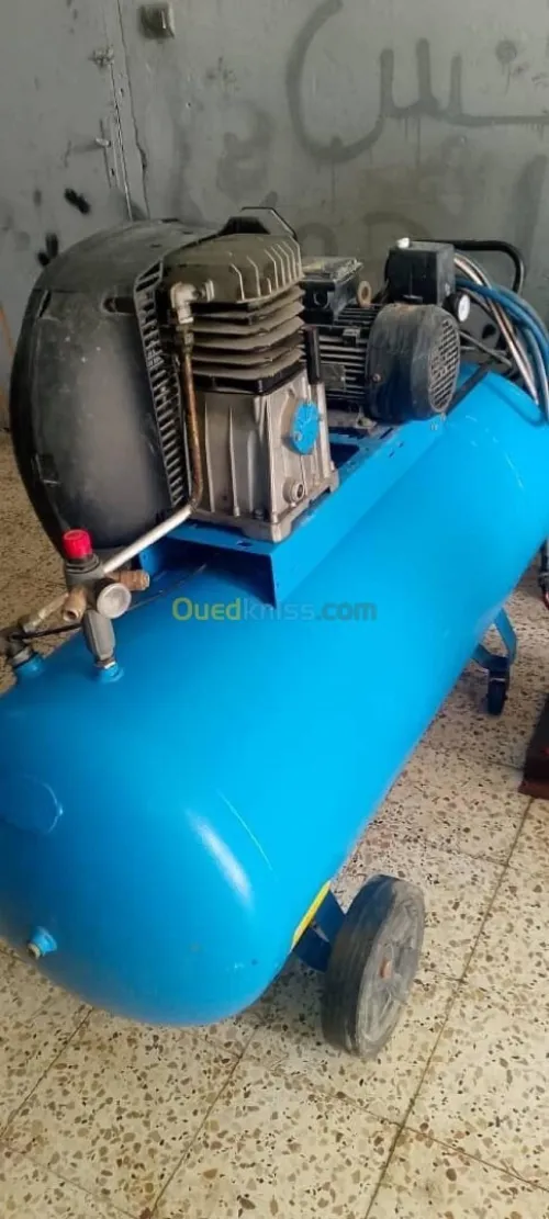 matériel de lavage et graissage autos .عتاد غسل السيارات