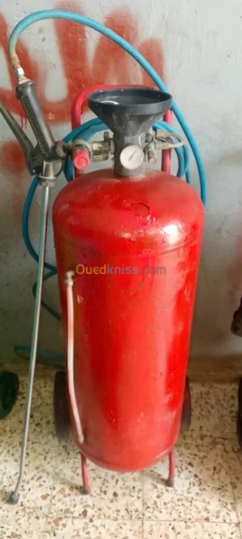 matériel de lavage et graissage autos .عتاد غسل السيارات