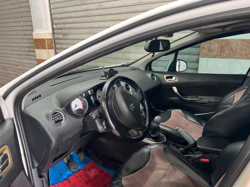 Peugeot 308 2011 Allure hdi 2.0 litre 90ch