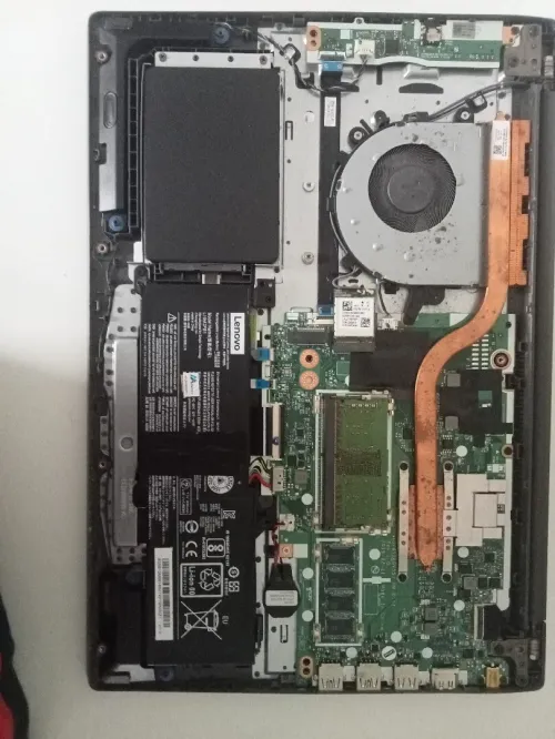 Laptop Lenovo V15
