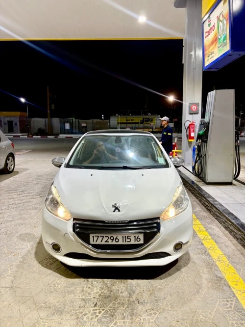 Peugeot 208 2015 Allure