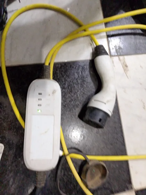 Chargeur voiture hybride
