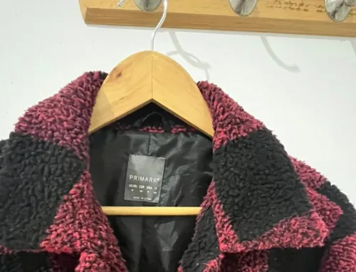 Veste Rouge et Noir