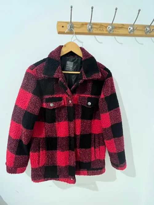 Veste Rouge et Noir