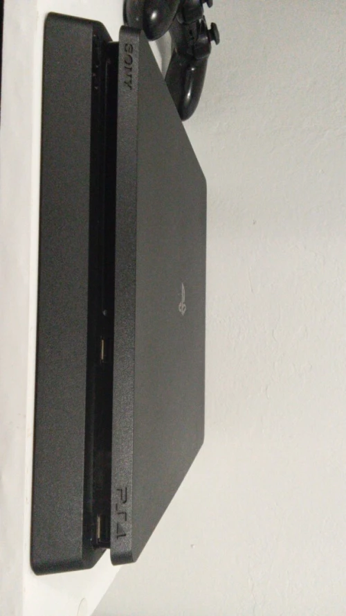 Playstation 4 slim 1TB + 1 manette sans fil original