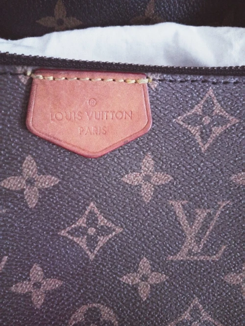 Petite pochette vintage de marque en cuir