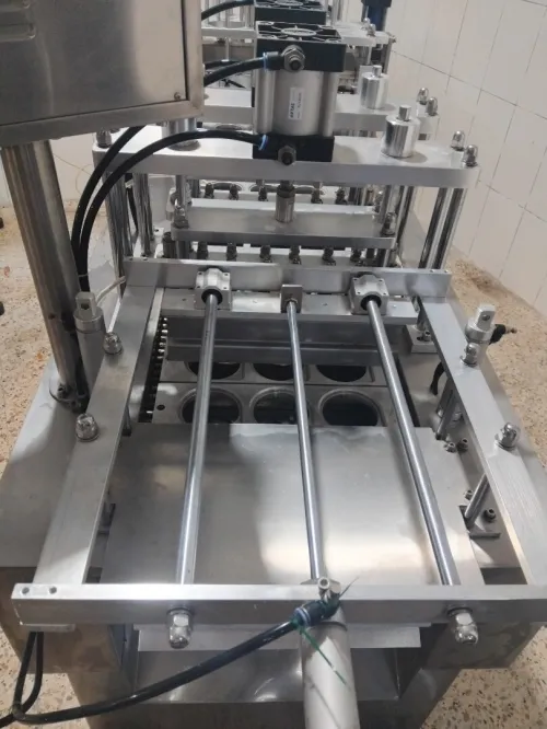 Machine remplisseuse Operculeuse