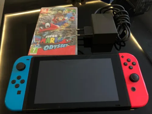  Nintendo Switch + Super Mario Odyssey