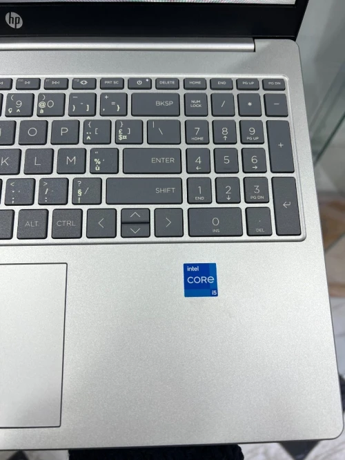 Pc Portable  HP 15 -intel core i5 1235u (12é generation) 8G ram,512GO SSD,15,6 full HD tactil