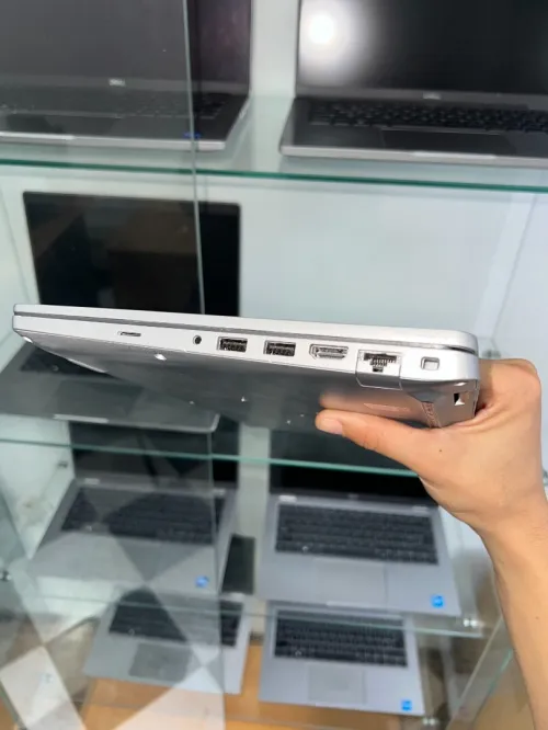 PC Portable DELL LATITUDE 5420/i5-11th / 8g RAM / 256 GB SSD / 14''FHD / Etat 10/10 Garantie 3 mois
