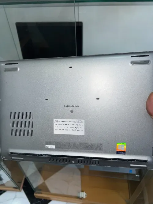 PC Portable DELL LATITUDE 5420/i5-11th / 8g RAM / 256 GB SSD / 14''FHD / Etat 10/10 Garantie 3 mois