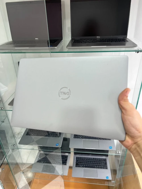 PC Portable DELL LATITUDE 5420/i5-11th / 8g RAM / 256 GB SSD / 14''FHD / Etat 10/10 Garantie 3 mois