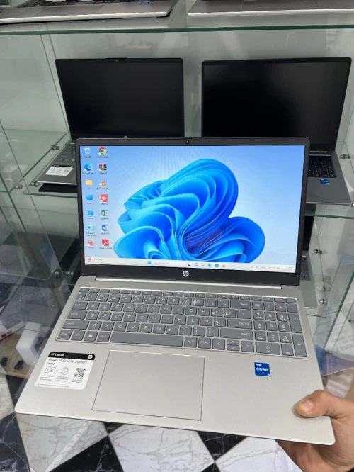Pc Portable  HP 15 -intel core i5 1235u (12é generation) 8G ram,512GO SSD,15,6 full HD tactil