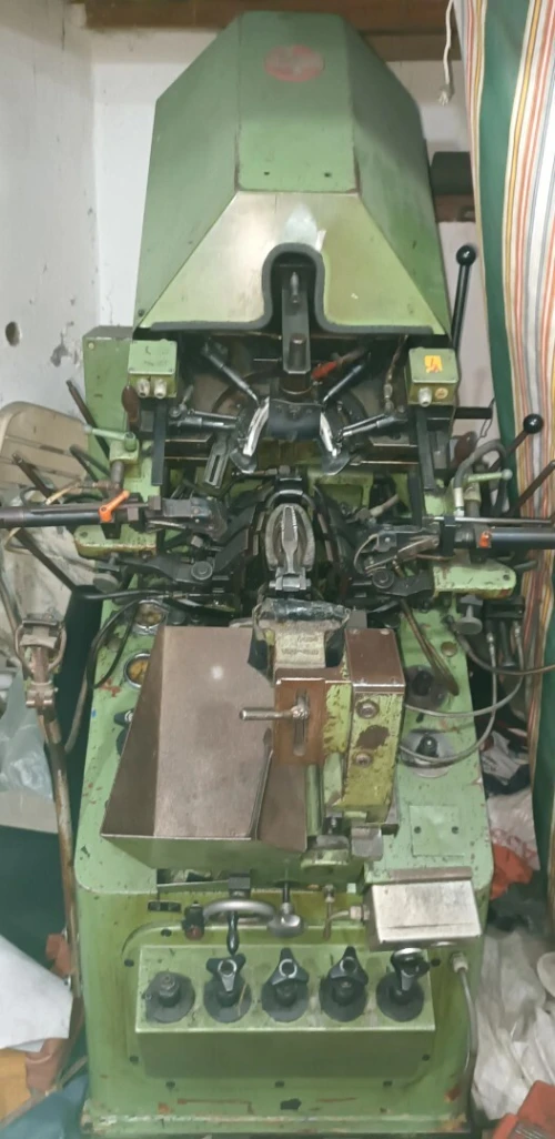 Machine fabrications de chaussures