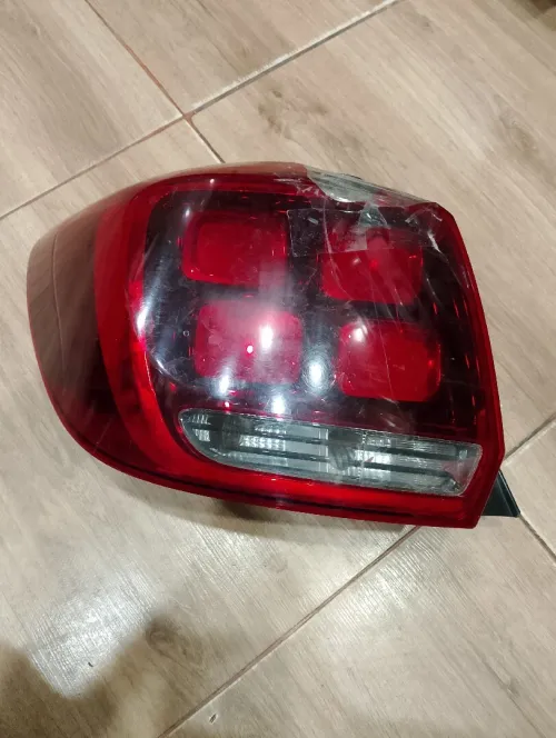 Feu arrière gauche Dacia Sandero 