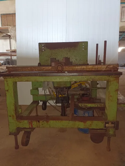 Materiel de fabrication d'articles en verre