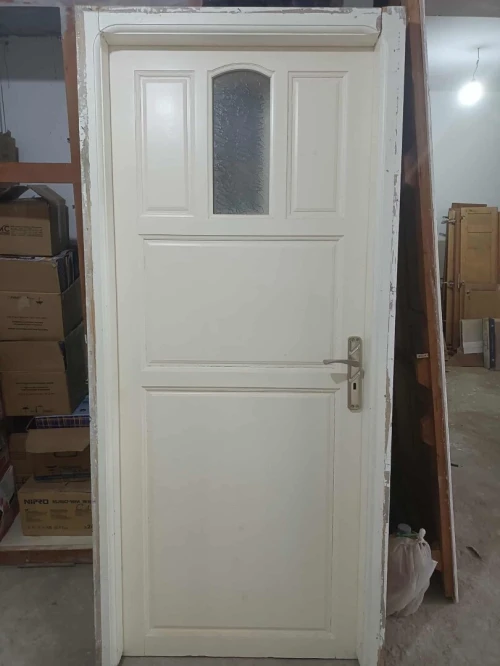 Portes en bois rouge