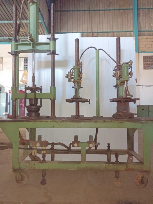 Materiel de fabrication d'articles en verre