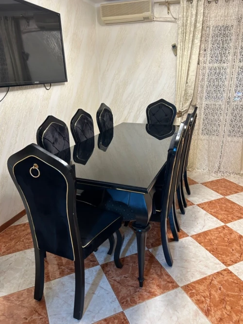 Table de salle à manger 8 places en bois hêtre noir fiha 194/98 cm