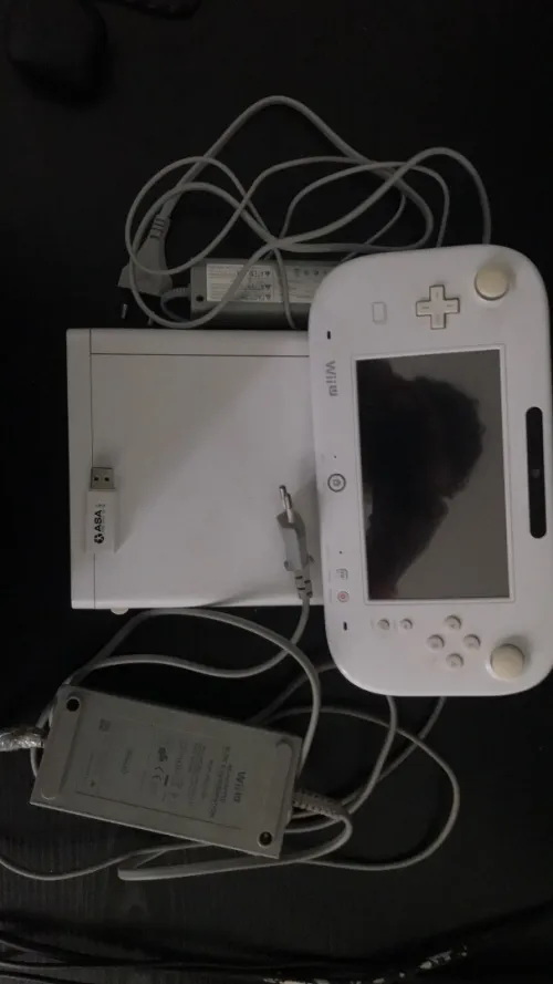 Wii U flashé 8 gb avecflash disque 64 gb et 5 jeux
