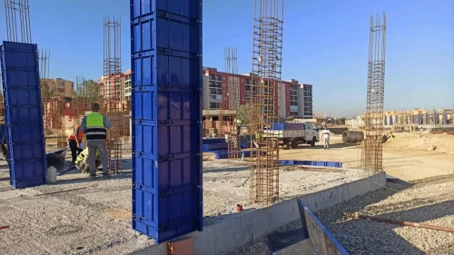 قوالب وأدوات البناء