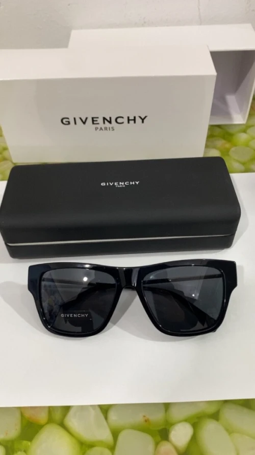 Givenchy - Carrera