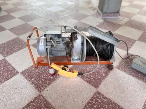 Mont charge italienne 1000kg/380V