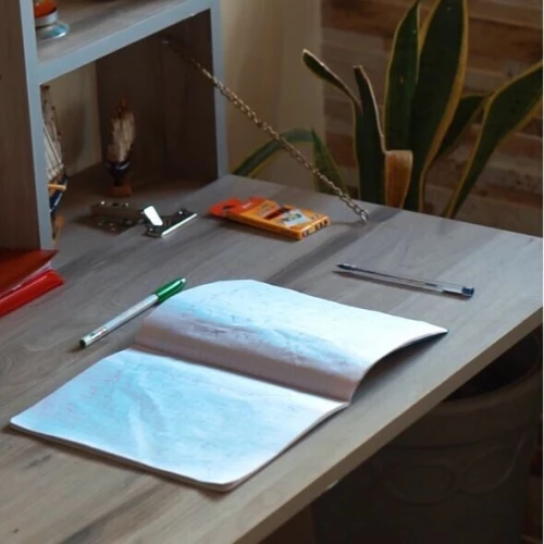 Bureau Mural Rabattable مكتب حائطي ينطوي