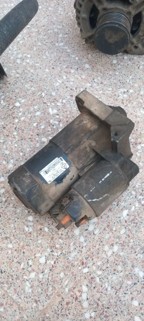 قطاع غيارة سيارة clio3