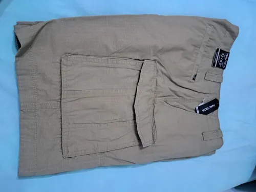 2 Shorts de marque Tommy et Nautica Original