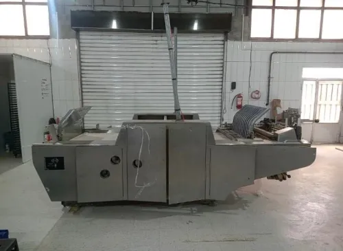 Machine doseuse de chocolat et de confiture et pattes 