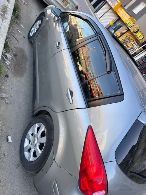 Nissan Tiida 5 portes 2010 Tiida 5 portes