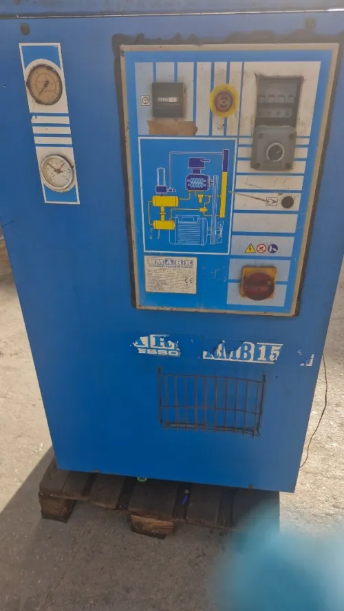 Vend lot compresseurs à vis et sécheur d'air d'occasion