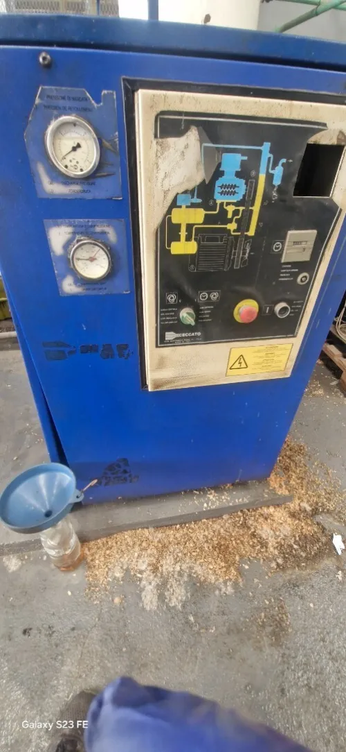 Vend lot compresseurs à vis et sécheur d'air d'occasion