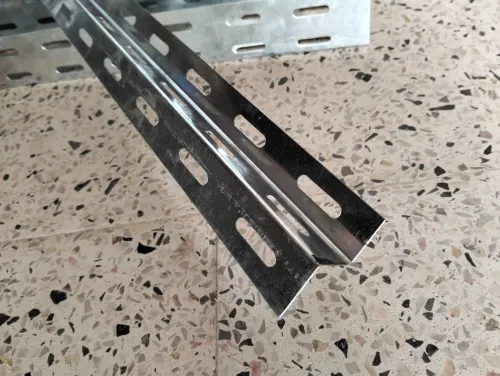 Chemin de câble toute dimensions, rails, supports, et tout accessoires de fixation