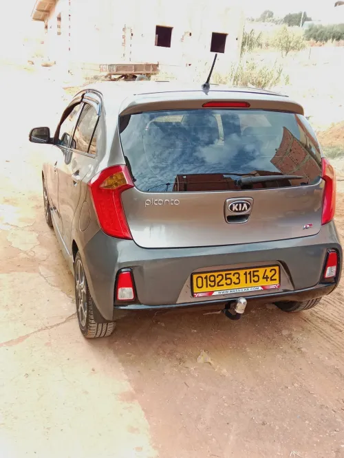 Kia Picanto 2015 robo